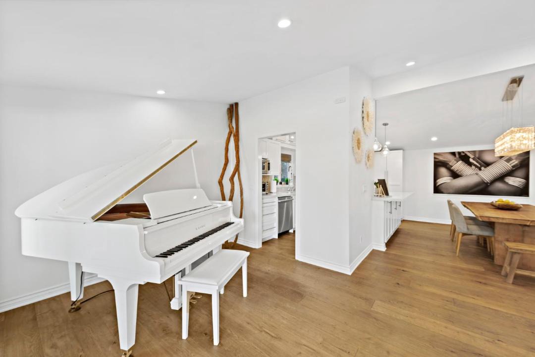 Photo of Livingroom in Woodland Hills