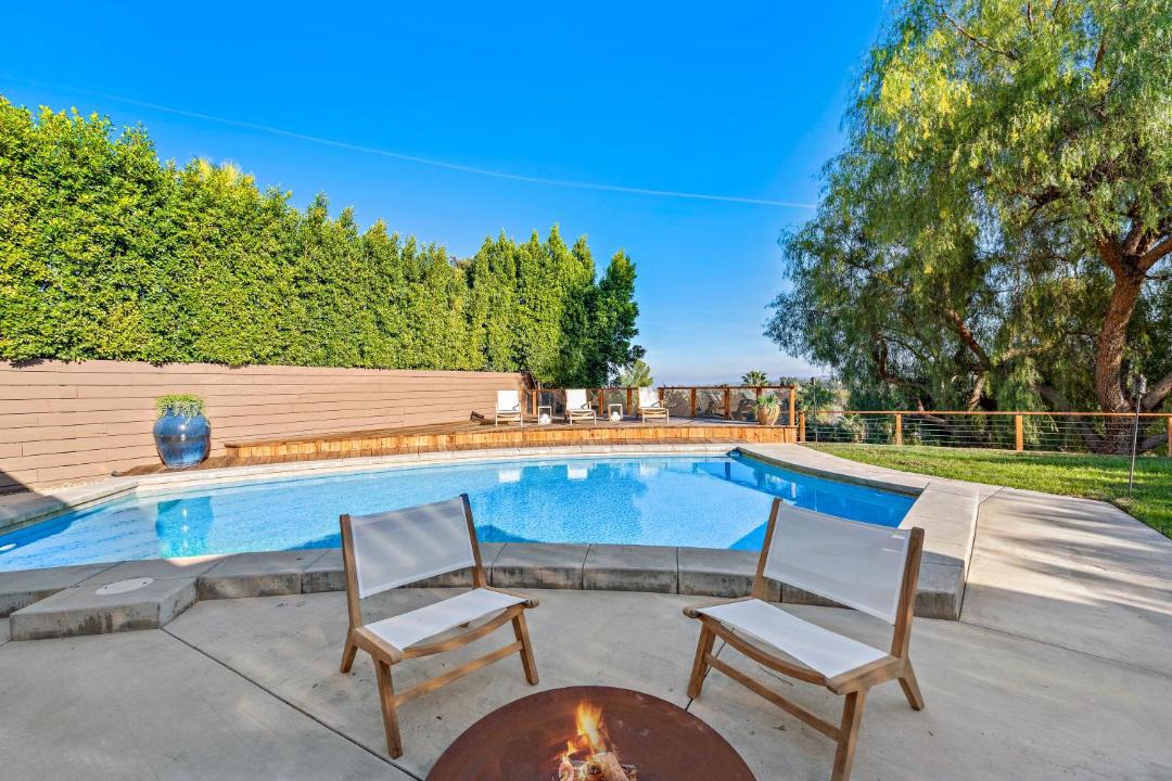 Photo of Outdoor in Woodland Hills