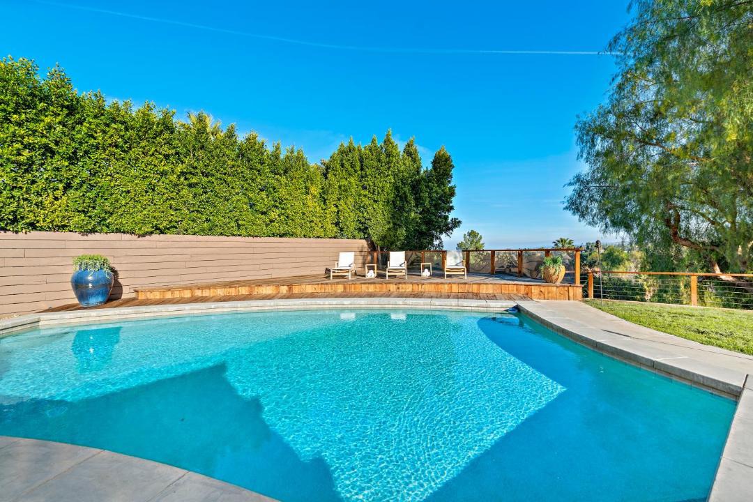 Photo of Outdoor in Woodland Hills