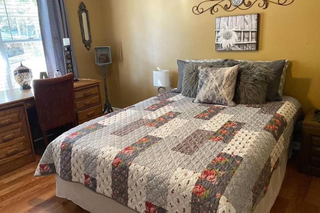 Photo of Bedroom in Woodland Hills