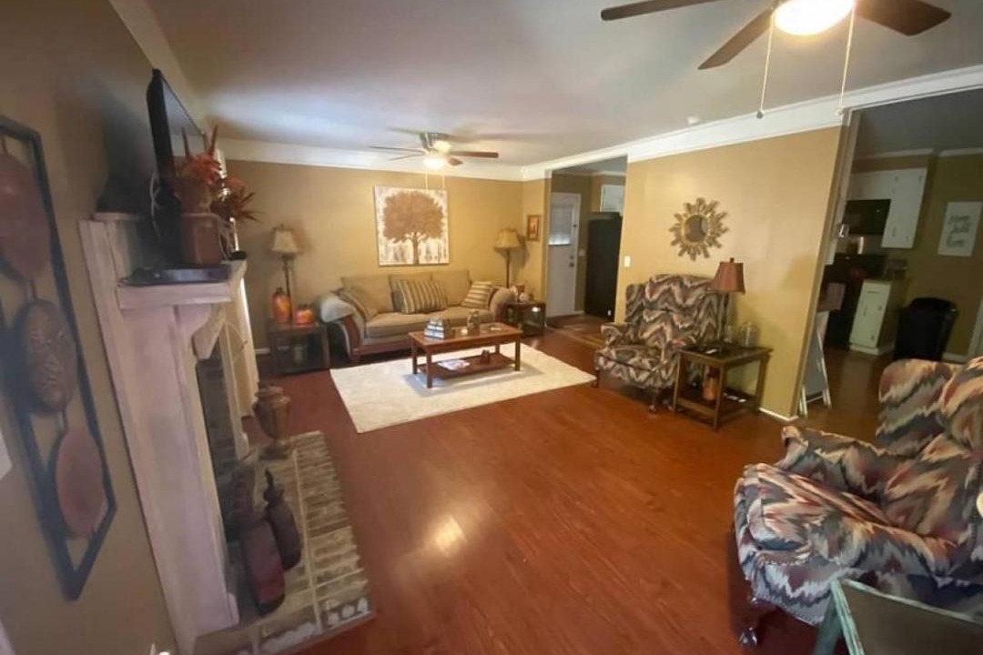 Photo of Livingroom in Woodland Hills
