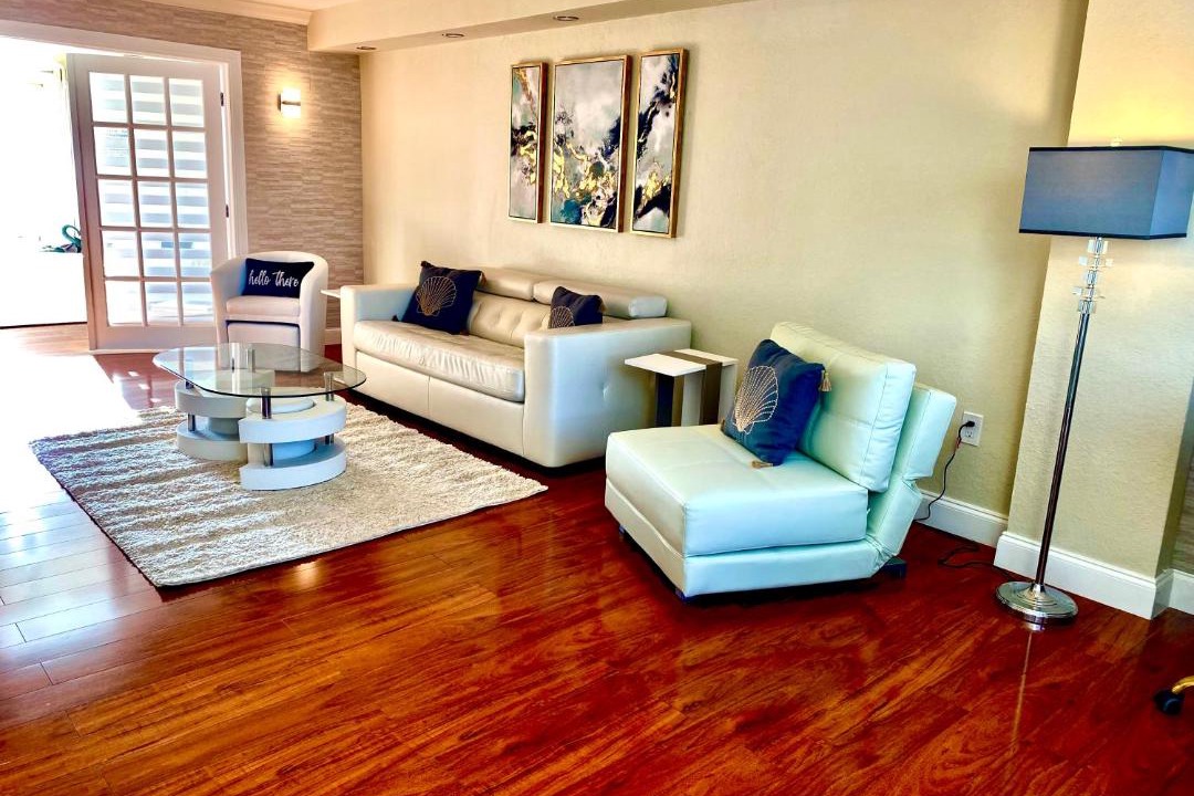 Photo of Livingroom in North Bay Village