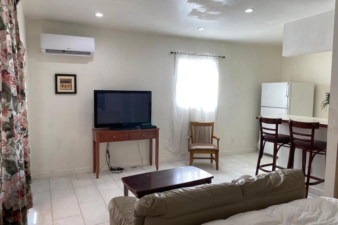Photo of Livingroom in Van Nuys
