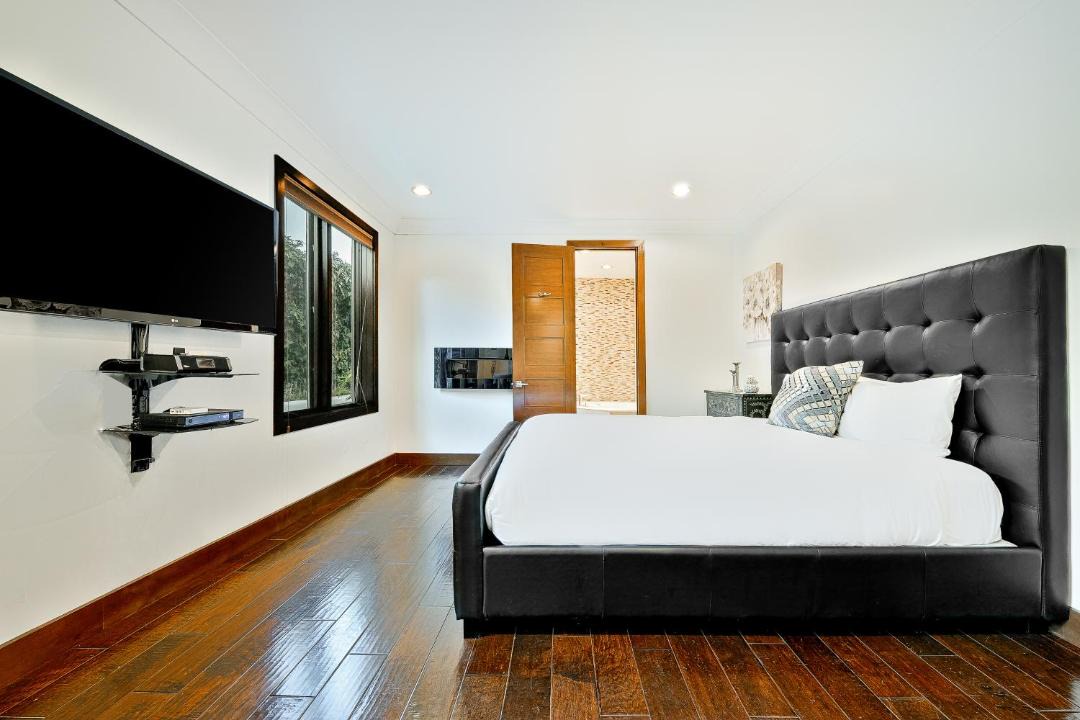 Photo of Bedroom in La Jolla Mesa