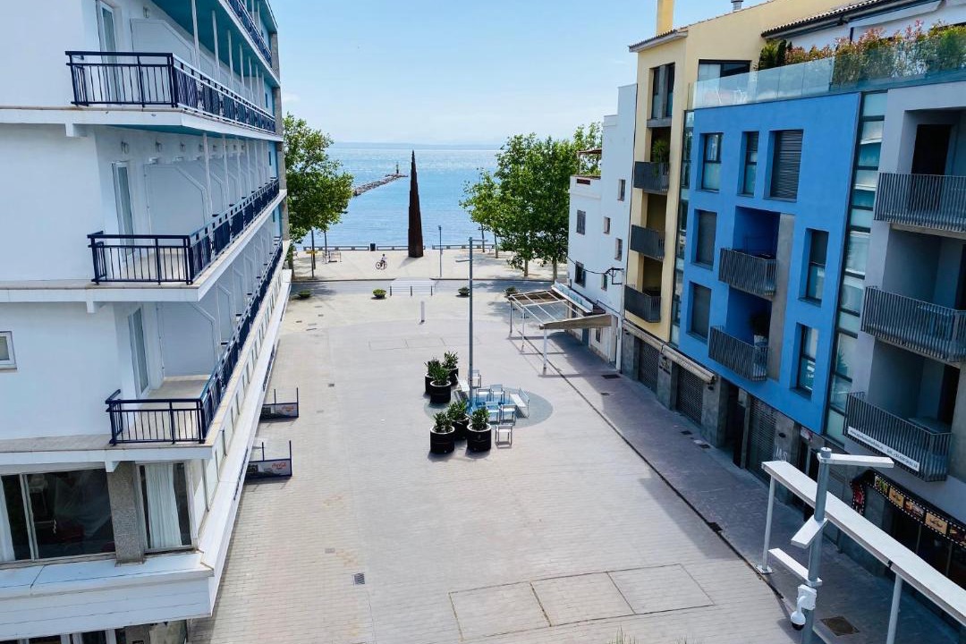 Photo of Buildings in Roses Town Center