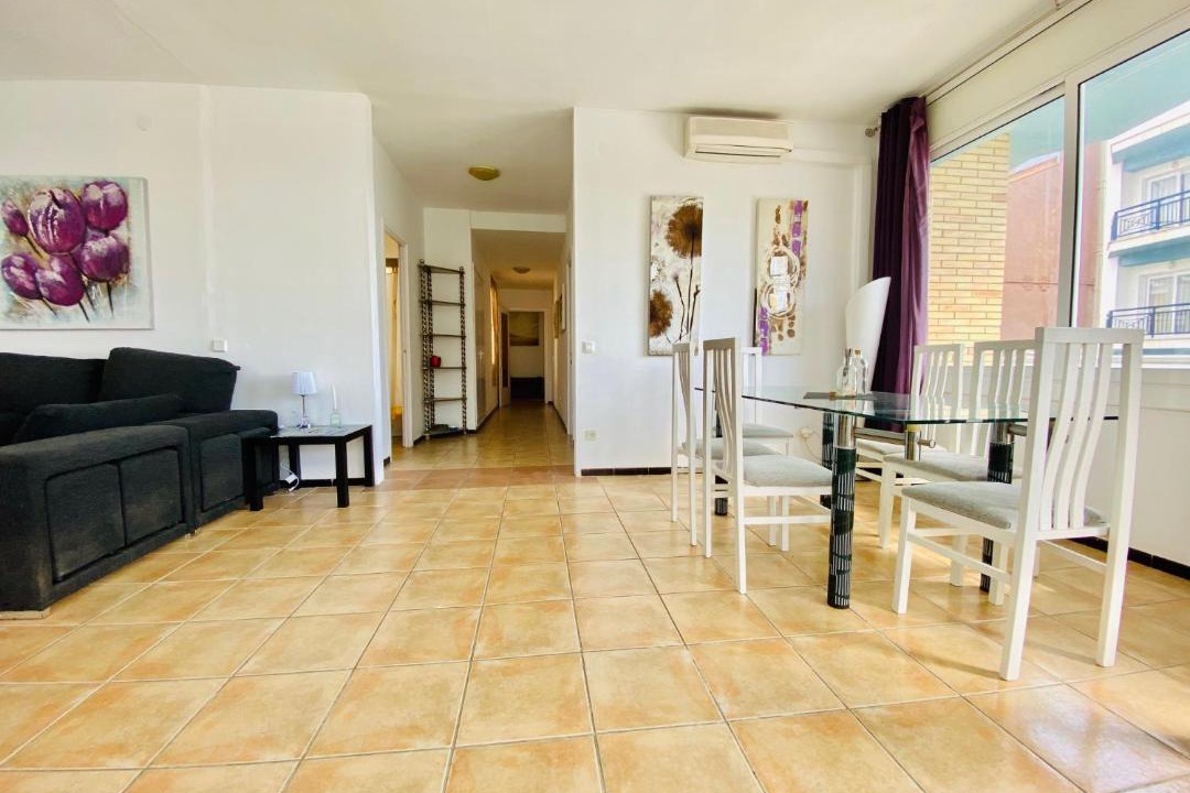Photo of Livingroom in Roses Town Center