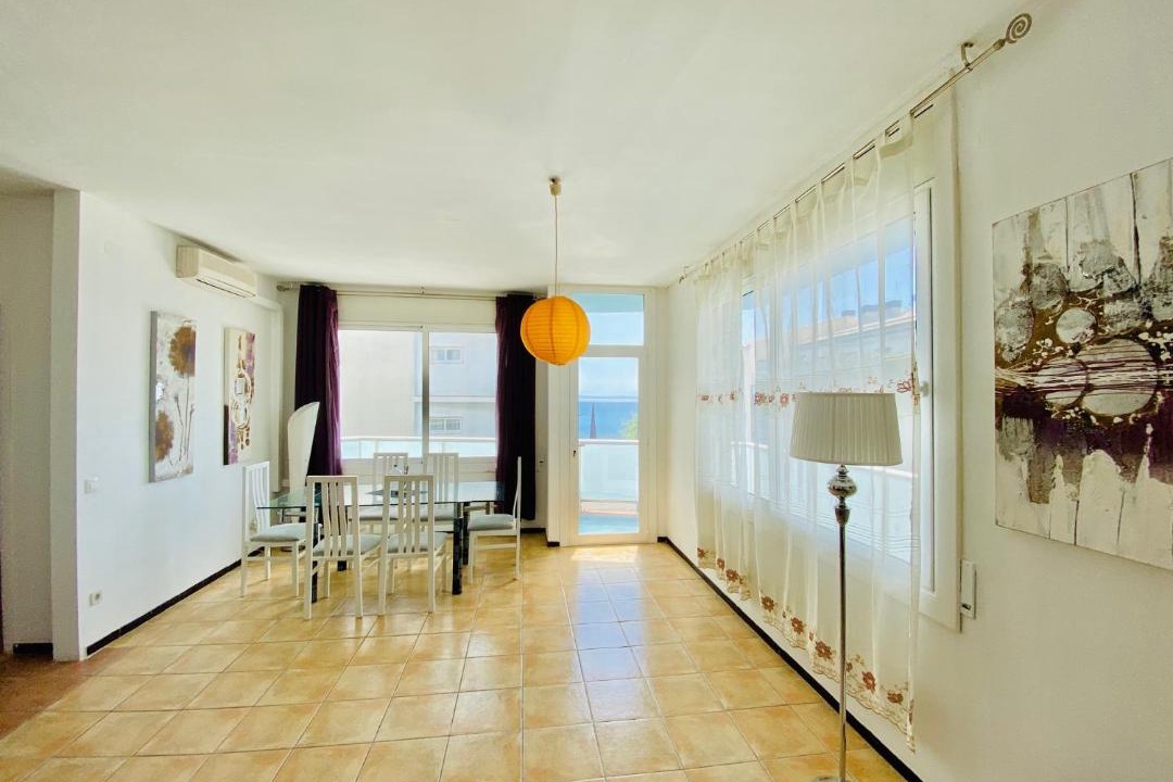 Photo of Livingroom in Roses Town Center