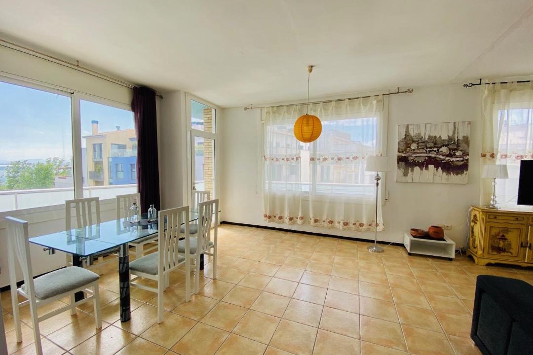 Photo of Livingroom in Roses Town Center