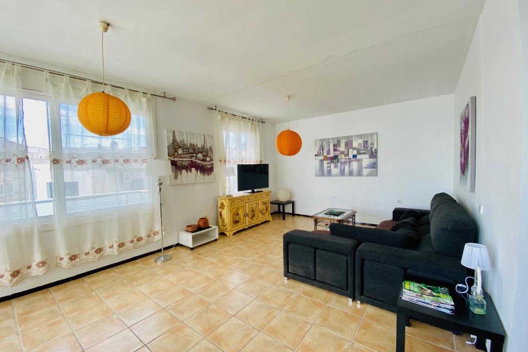 Photo of Livingroom in Roses Town Center