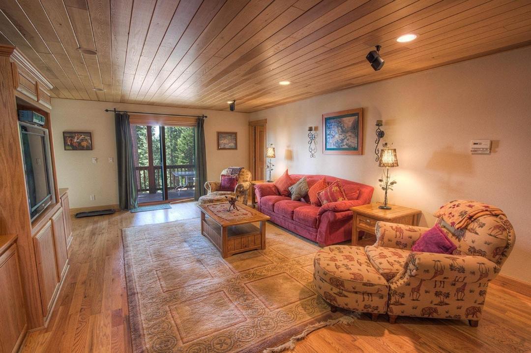 Photo of Livingroom in Kingswood Estates