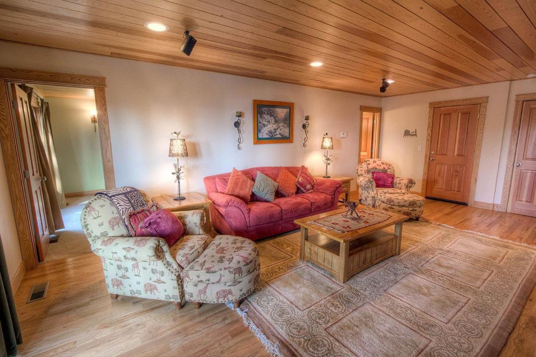Photo of Livingroom in Kingswood Estates