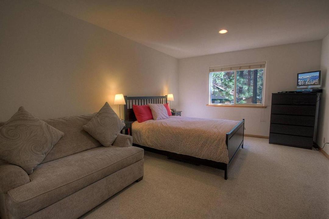 Photo of Livingroom in Pioneer Trail