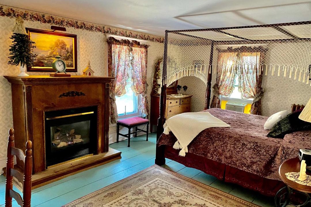 Photo of Bedroom in Holcomb