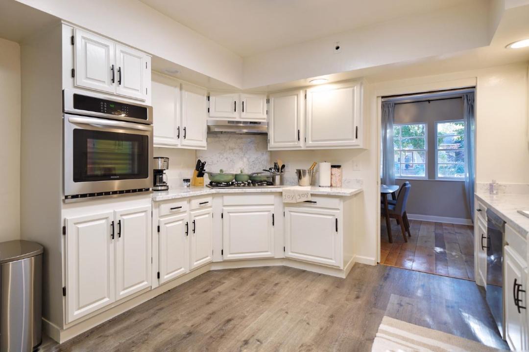 Photo of Kitchen in Newhall