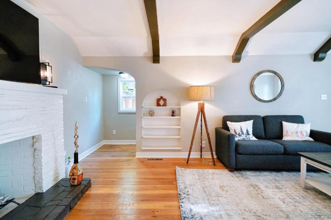 Photo of Livingroom in Newhall