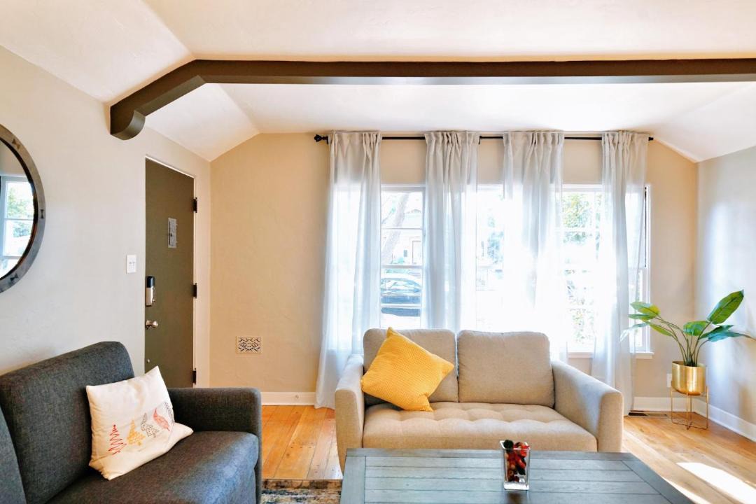 Photo of Livingroom in Newhall