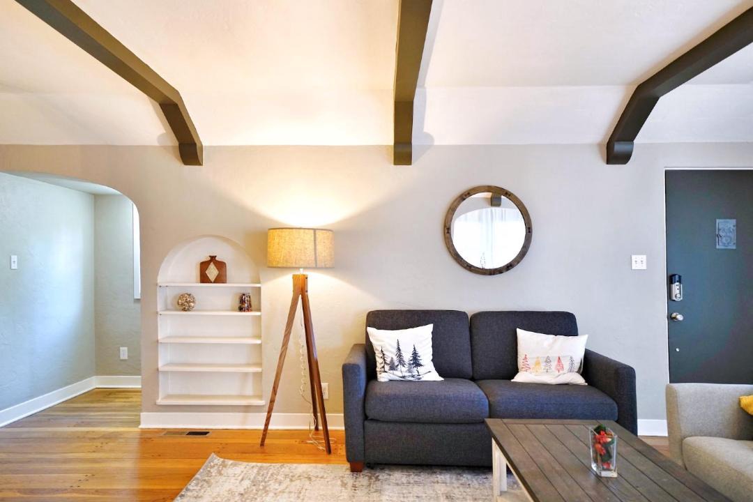 Photo of Livingroom in Newhall