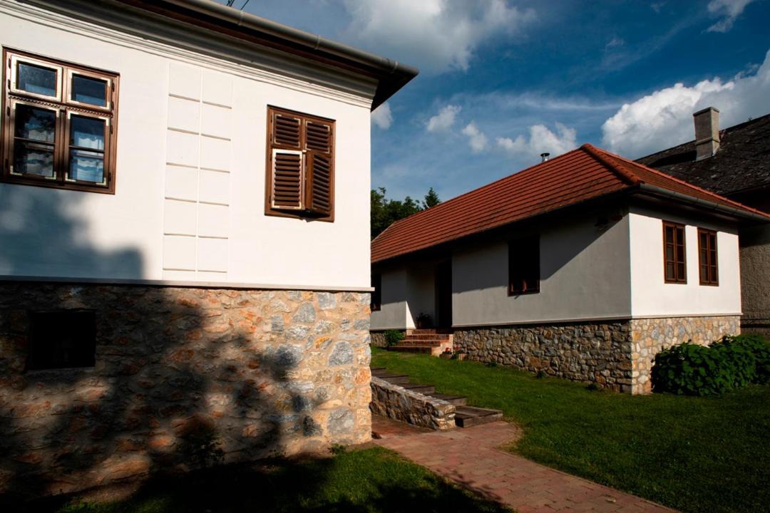 Photo of Buildings in Trizs