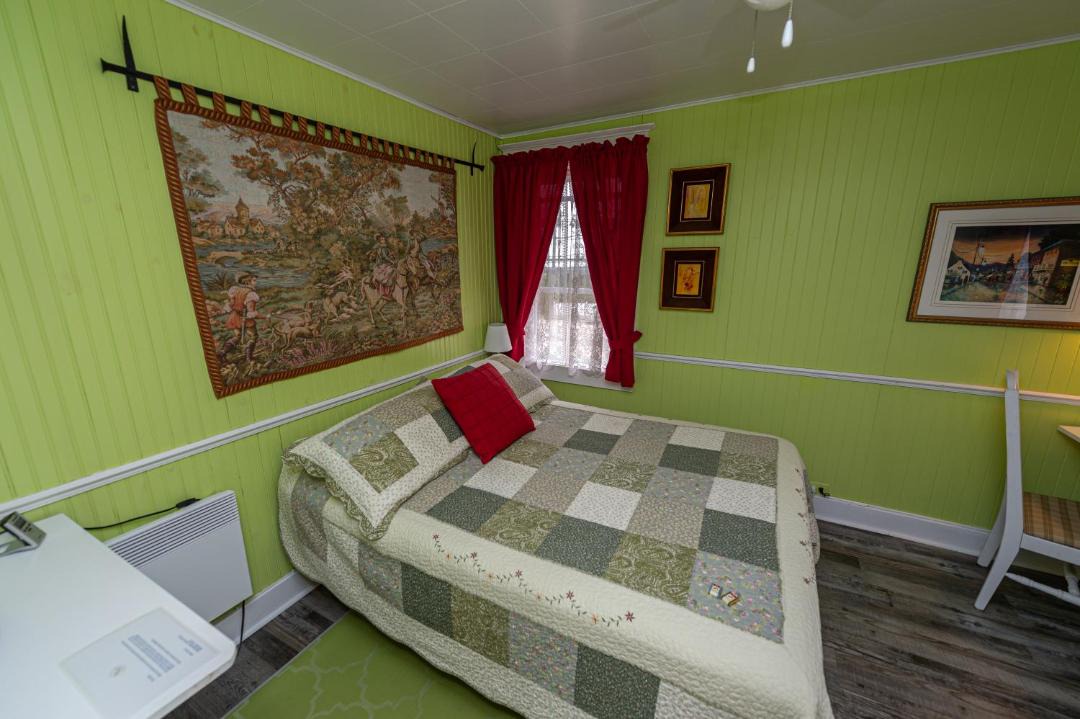 Photo of Bedroom in Baie-St-Paul