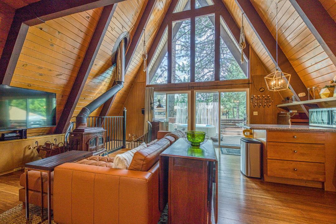 Photo of Livingroom in Summit Estates
