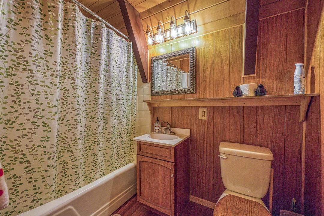 Photo of Bathroom in Summit Estates