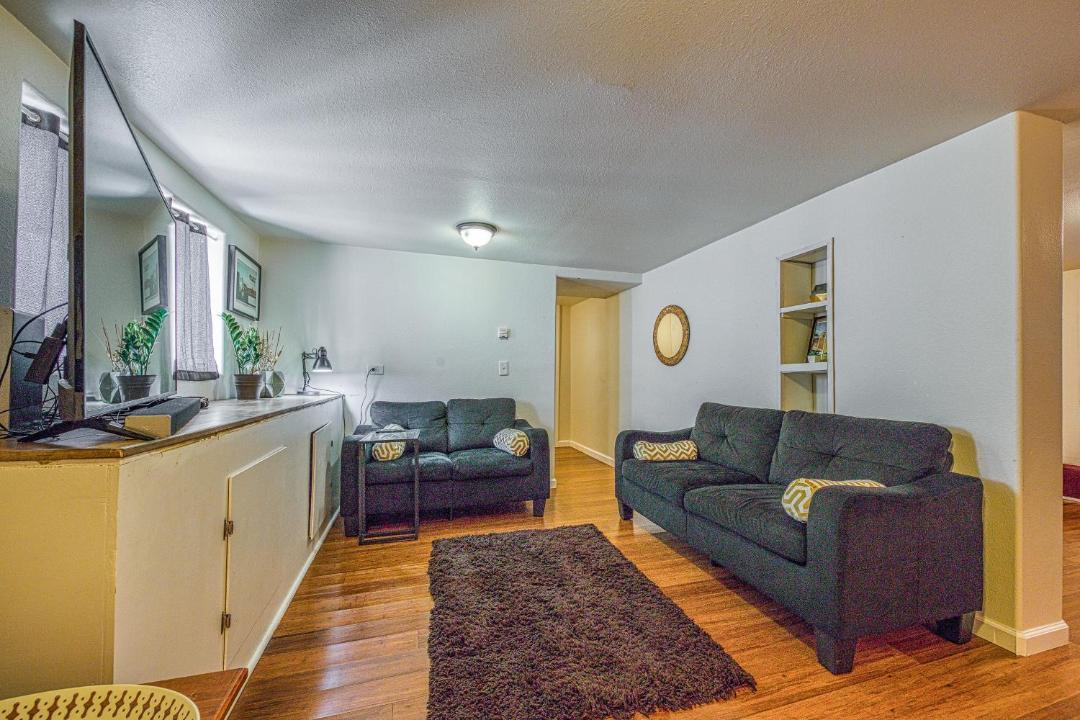 Photo of Livingroom in Summit Estates