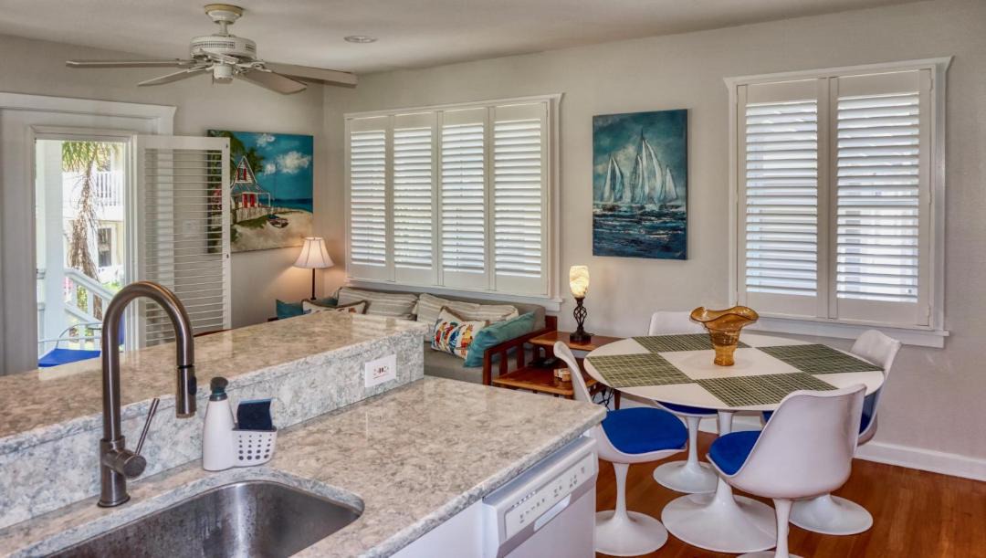 Photo of Livingroom in Pass-a-Grille