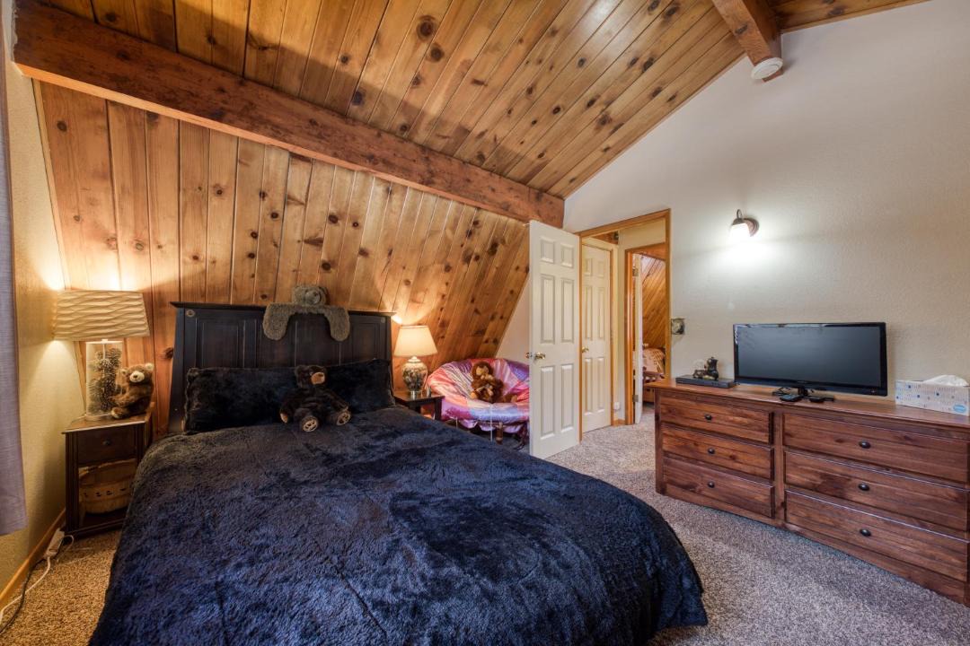 Photo of Bedroom in Big Bear Lake