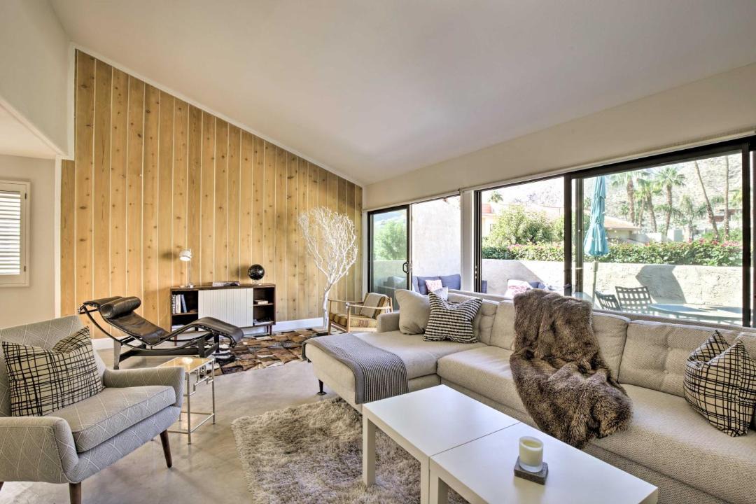Photo of Livingroom in Canyon Corridor