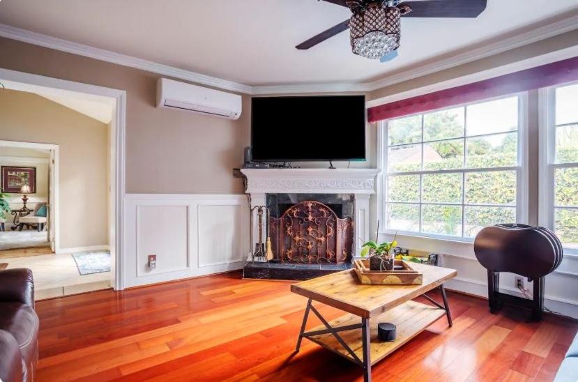 Photo of Livingroom in Bixby Knolls
