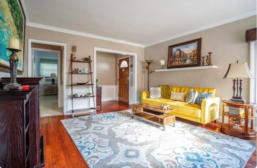 Photo of Livingroom in Bixby Knolls