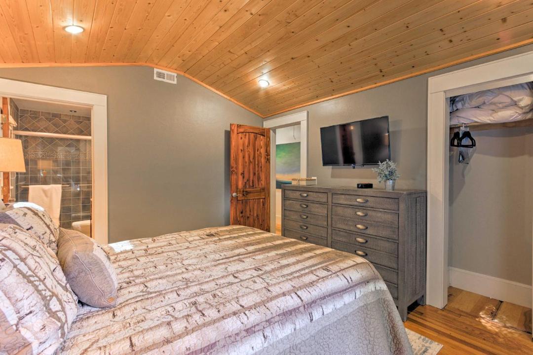 Photo of Bedroom in Waynesville