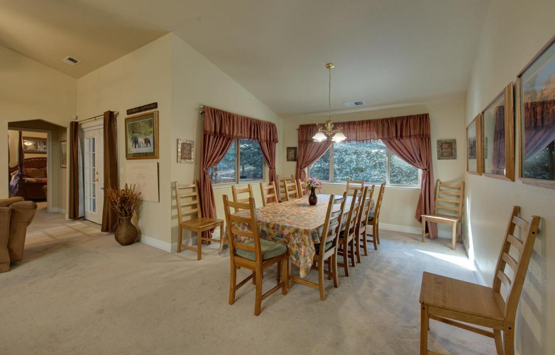 Photo of Livingroom in Groveland