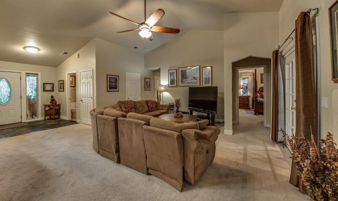 Photo of Livingroom in Groveland