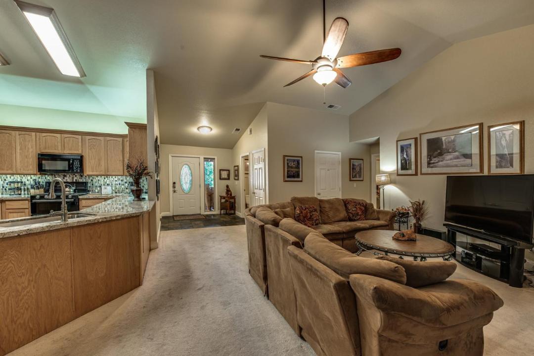 Photo of Livingroom in Groveland