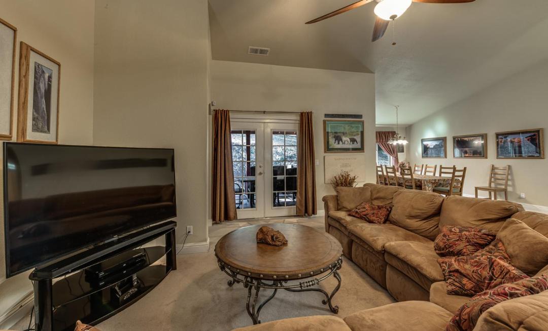 Photo of Livingroom in Groveland