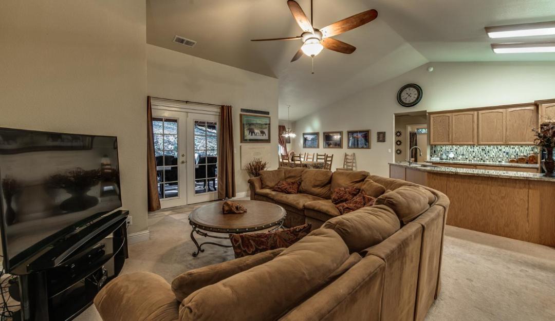 Photo of Livingroom in Groveland