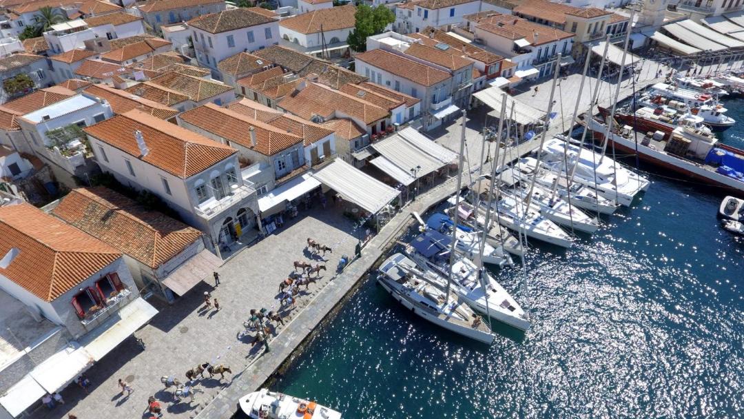 Photo of Others in Hydra