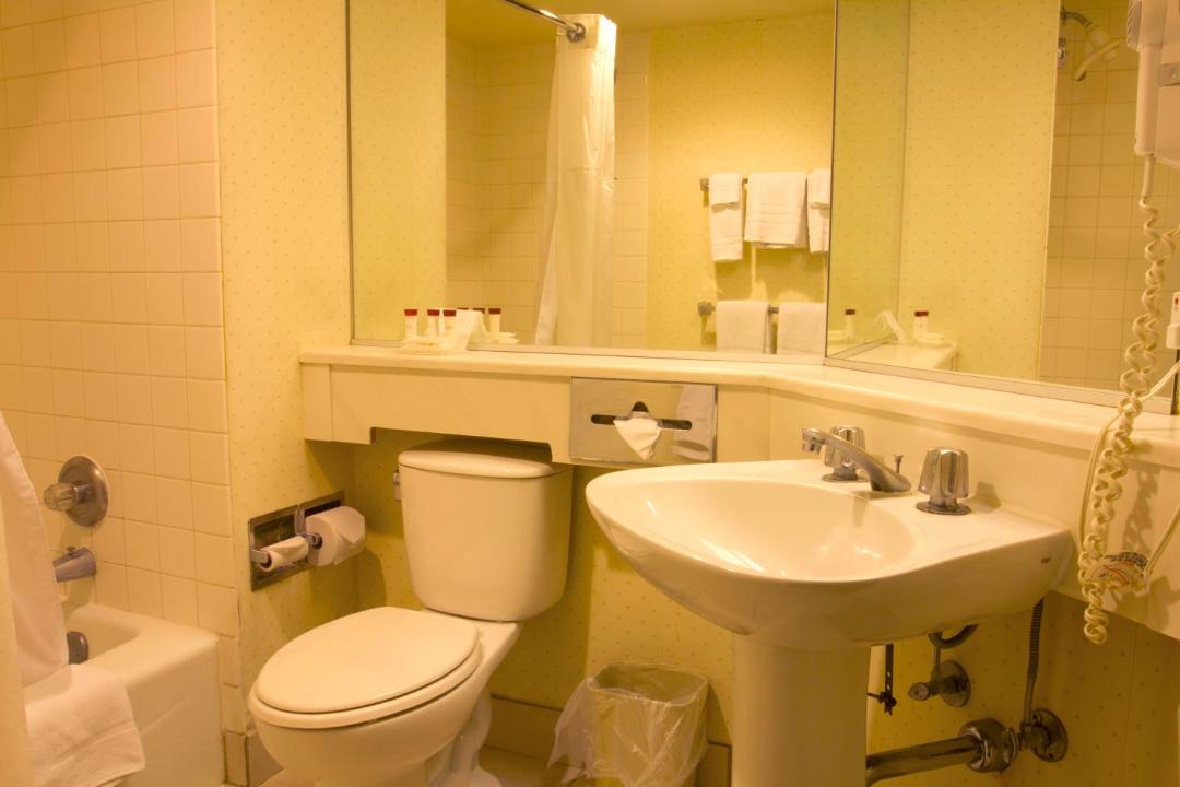 Photo of Bathroom in Commerce