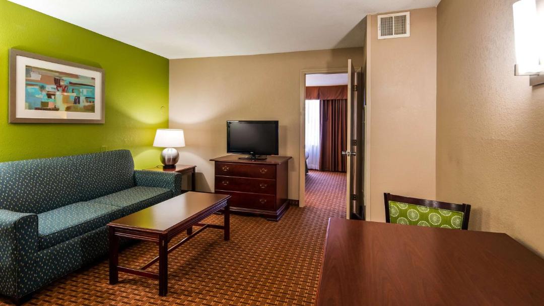 Photo of Livingroom in Northeast Raleigh