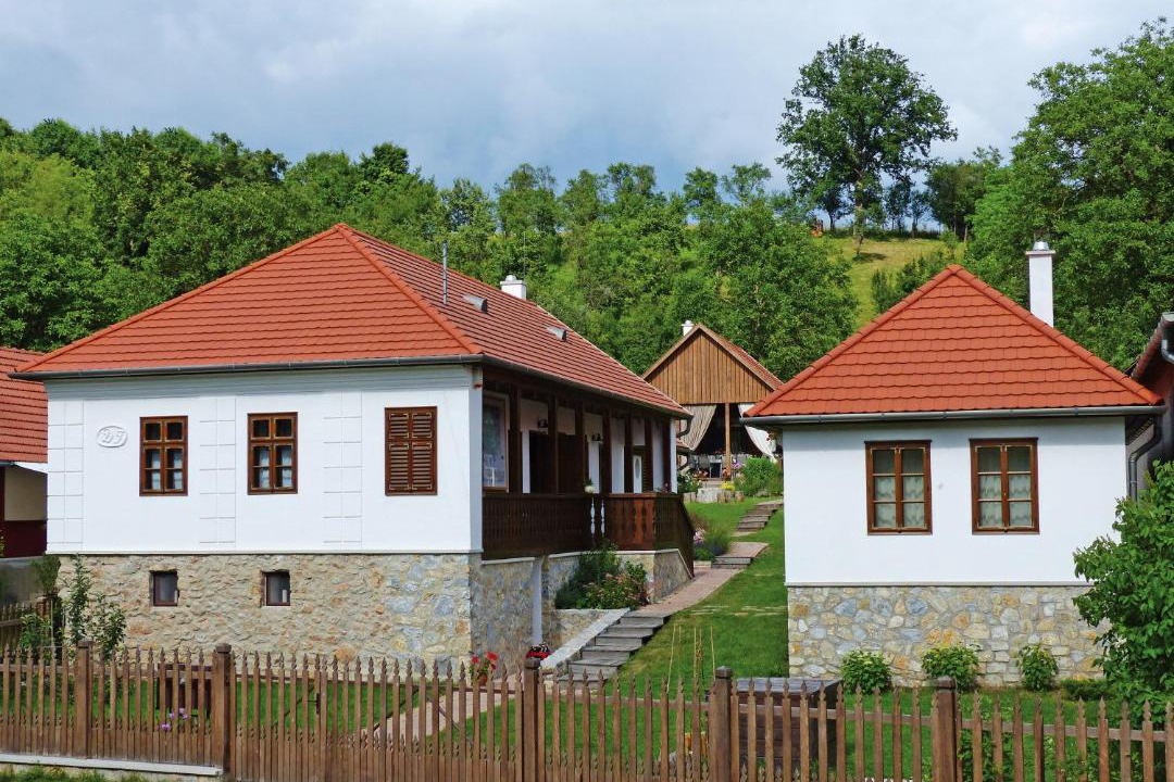 Photo of Buildings in Trizs