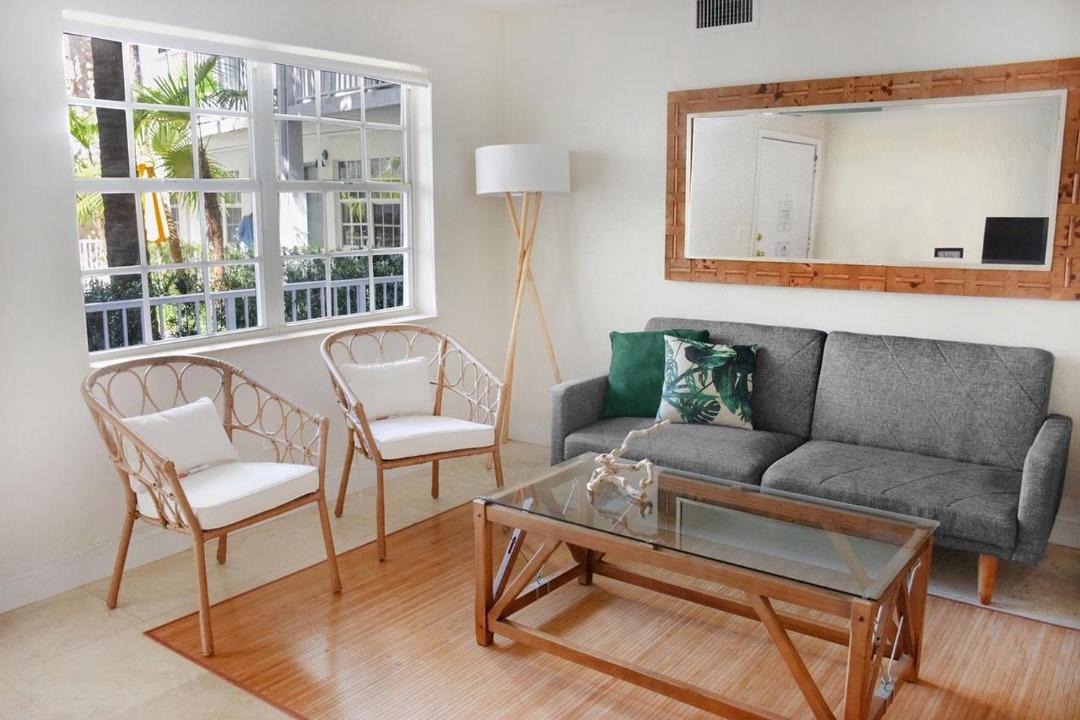 Photo of Livingroom in Key Biscayne