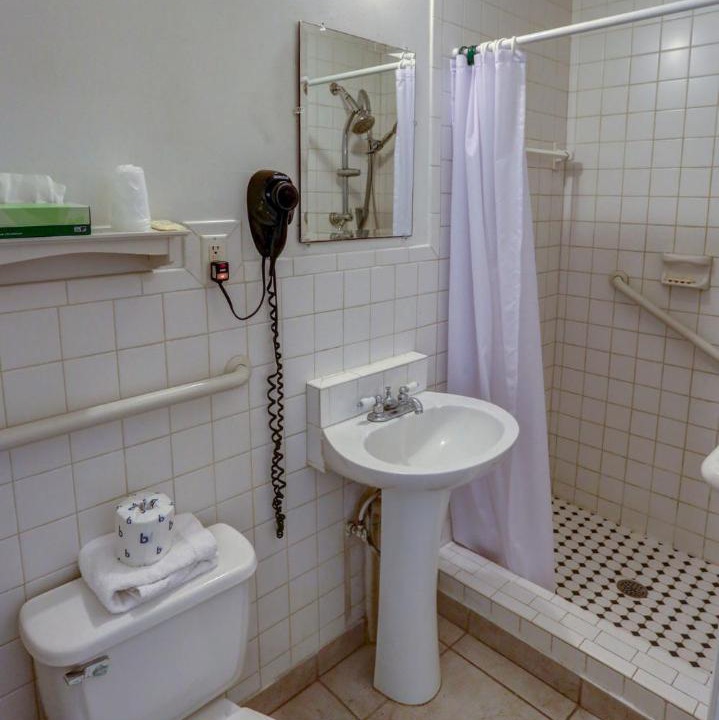Photo of Bathroom in Hollywood Lakes