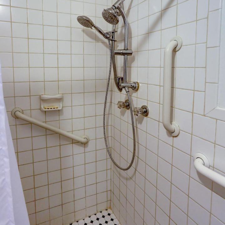 Photo of Bathroom in Hollywood Lakes