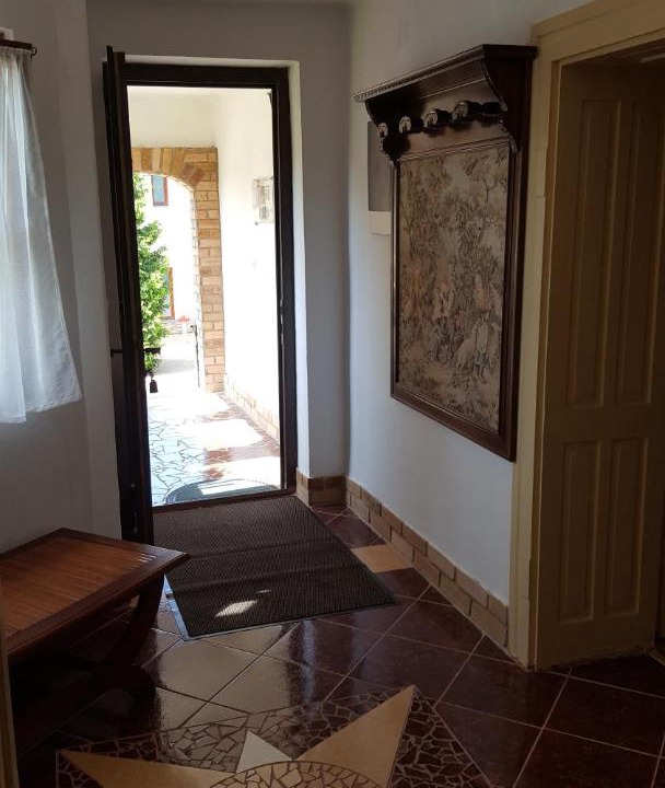 Photo of Livingroom in Bank