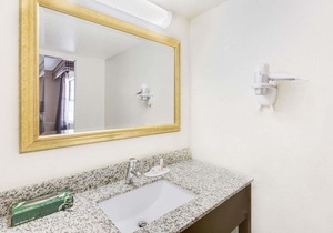Days Inn by Wyndham Birmingham/West
