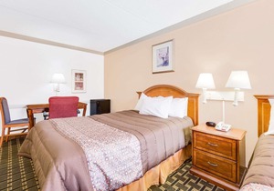 Days Inn by Wyndham Birmingham/West