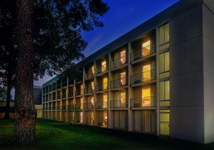 Whispering Woods Hotel & Conference Center