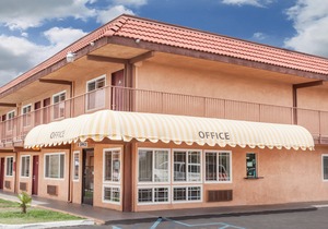 Days Inn by Wyndham Barstow