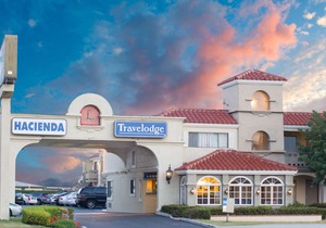 Travelodge by Wyndham Costa Mesa Newport Beach Hacienda